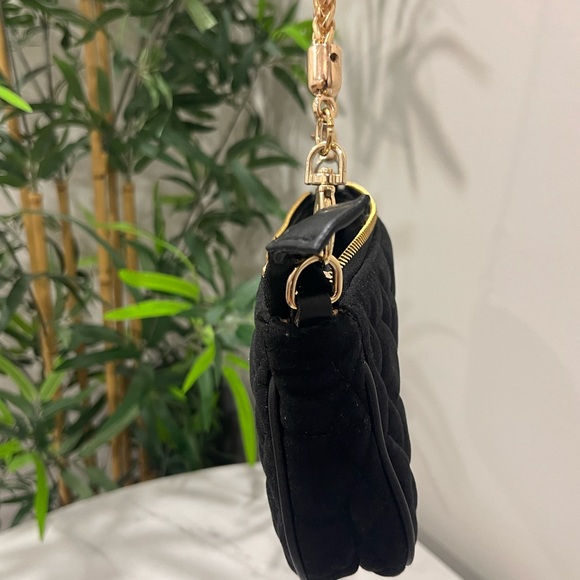 Cavalli Class small black suede purse with gold chain. Good condition. - Picture 5 of 6